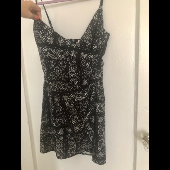 re:named
Bandana Mini Dress - Picture 3 of 6